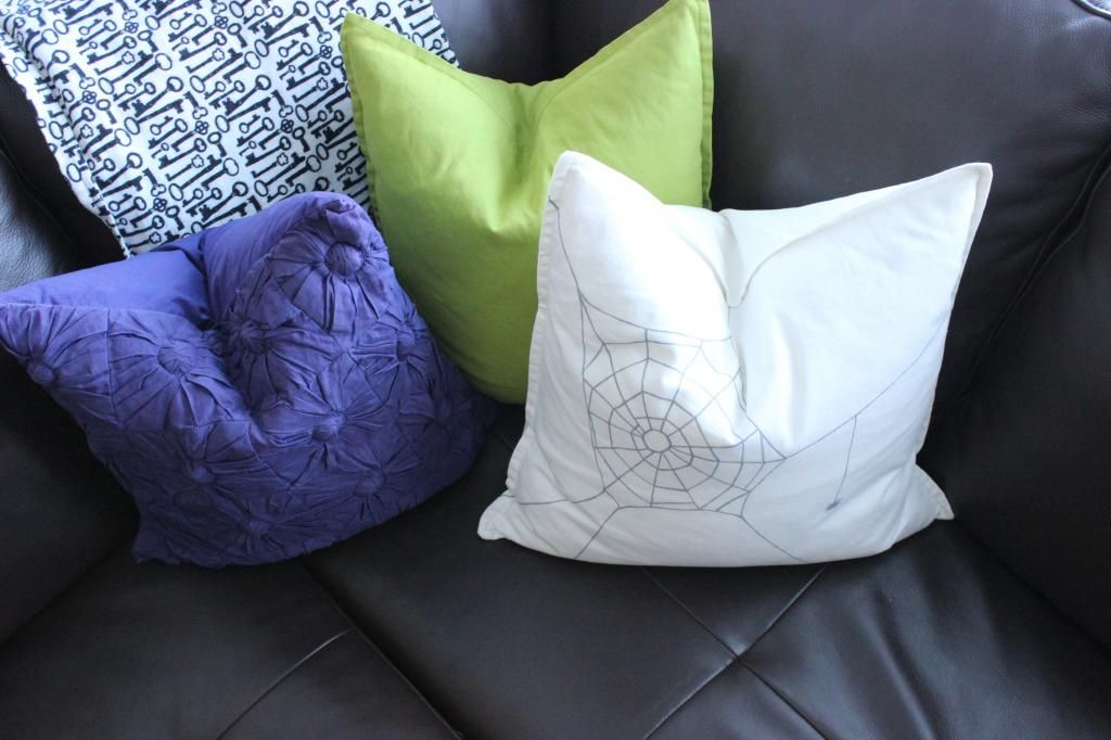 DIY halloween spider web pillow from Ikea pillow cover