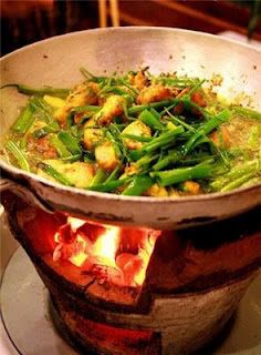 La Vong fried fish La Vong fried fish - http://getvietnamvisa.org