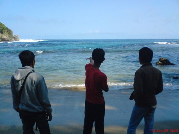 Hari, Rohim, Andri melihat Australia dari kejauhan :) Hari, Rohim, Andri melihat Australia dari kejauhan :)